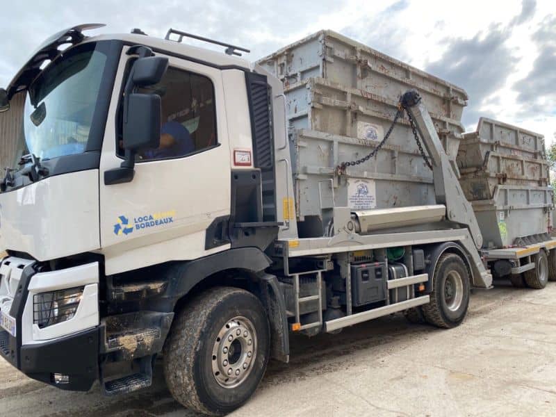 Camion et bennes Loca Benne Gironde livrés à Bègles